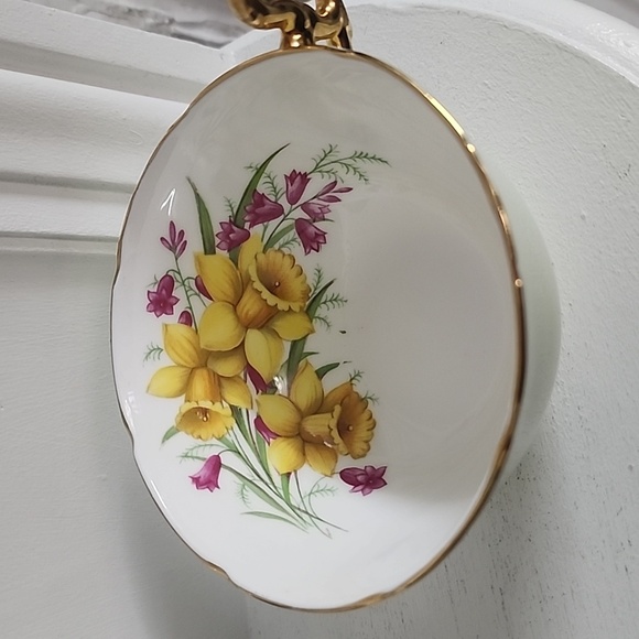 Vintage Royal Grafton Teacup and Saucer pastel green with floral bone china - Picture 3 of 8